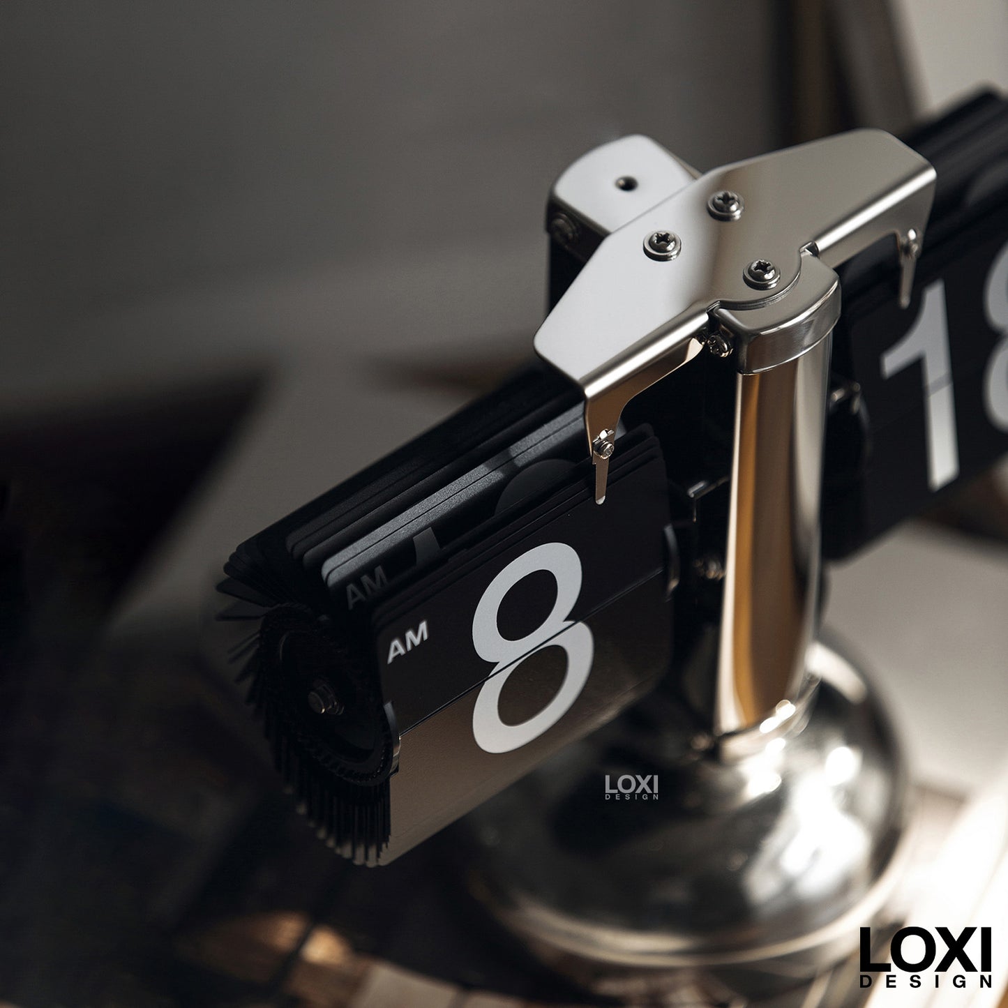 LoxiDesign™ Retro Clock